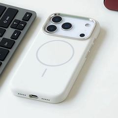 适用iPhone16promax磁吸液态硅胶手机壳苹果17金属大孔镜头肤感壳