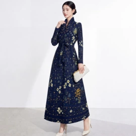 连衣裙;女式T恤;时尚休闲套装