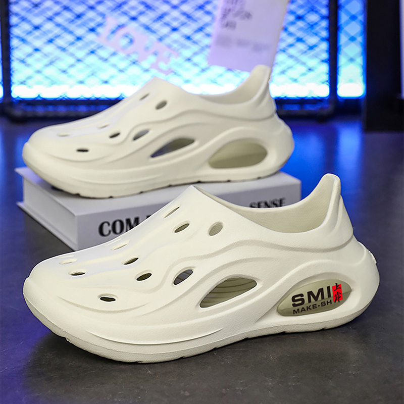 Zapatos con agujeros de verano nuevo estilo de los hombres al aire libre todo incluido antideslizante uso exterior conducción en la playa fondo grueso aumento sandalias y zapatillas de vadeo