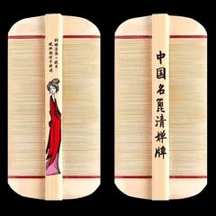 手の竹のすき焼きの竹のすき焼きの櫛は頭のくずを取り除いてほこりを取り除きます。