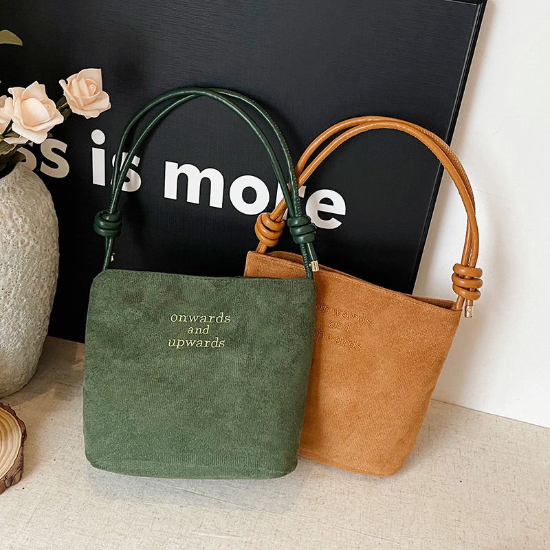 Autumn and Winter Vintage Suede Bread Bag 2025 New Women's Bag Popular Crossbody Bag Super Fire Shoulder Bucket Bag Autumn and Winter Vintage Suede Bread Bag 2025 New Women's Bag Popular Crossbody Bag Super Fire Shoulder Bucket Bag