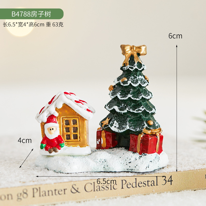 クリスマスの新しいクリスマスツリーの小さなシーン雪の家の部屋の装飾ホテルのデパートのショーウインドーの祝日の装飾|undefined