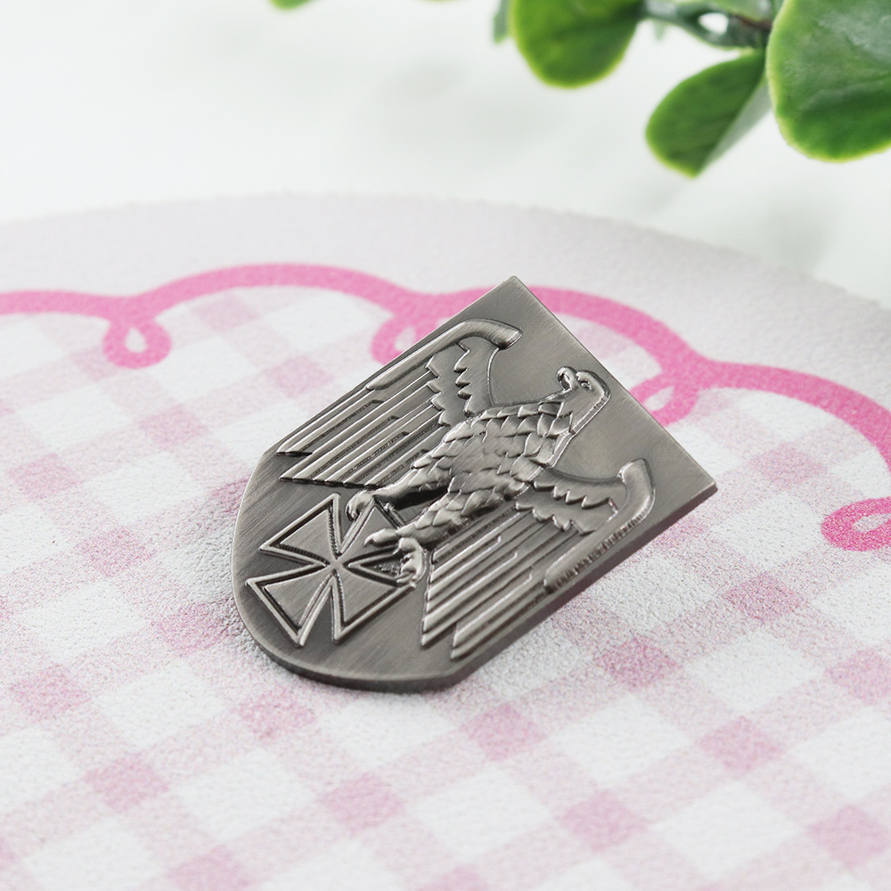 Cross Eagle Brooch Pilot Medal Commemorative Brooch Retro Metal Badge Accessories