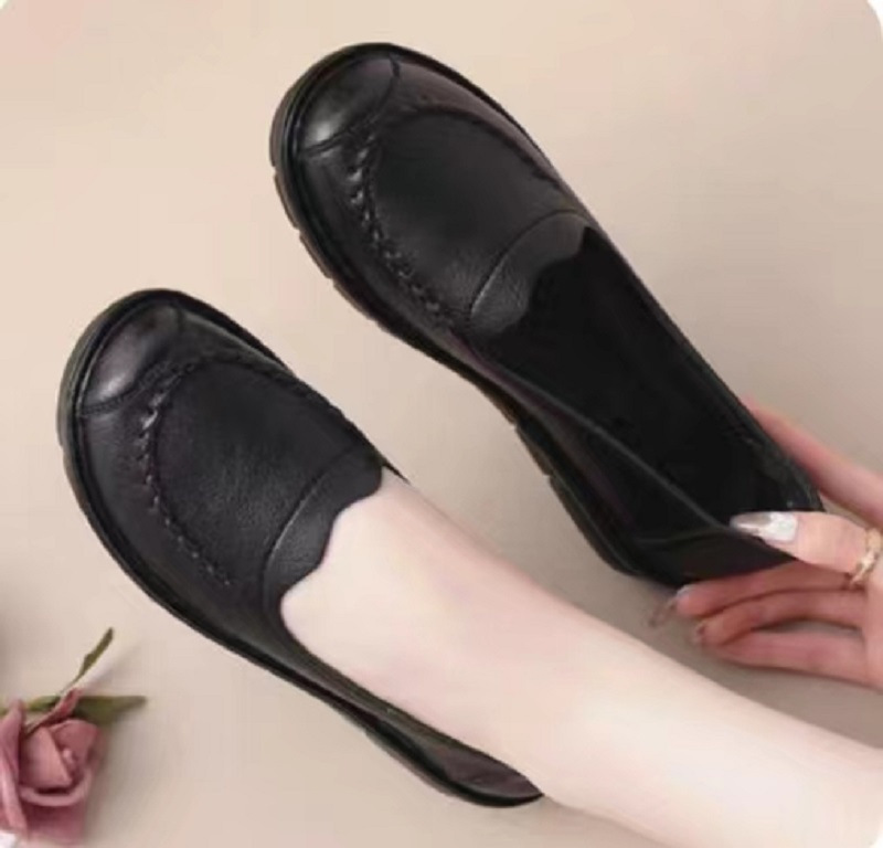 Zapatos de cuero suave de primavera y verano, zapatos de cuero de mediana edad, zapatos de trabajo de mujer negros, zapatos de mediana edad, cómodos, antideslizantes