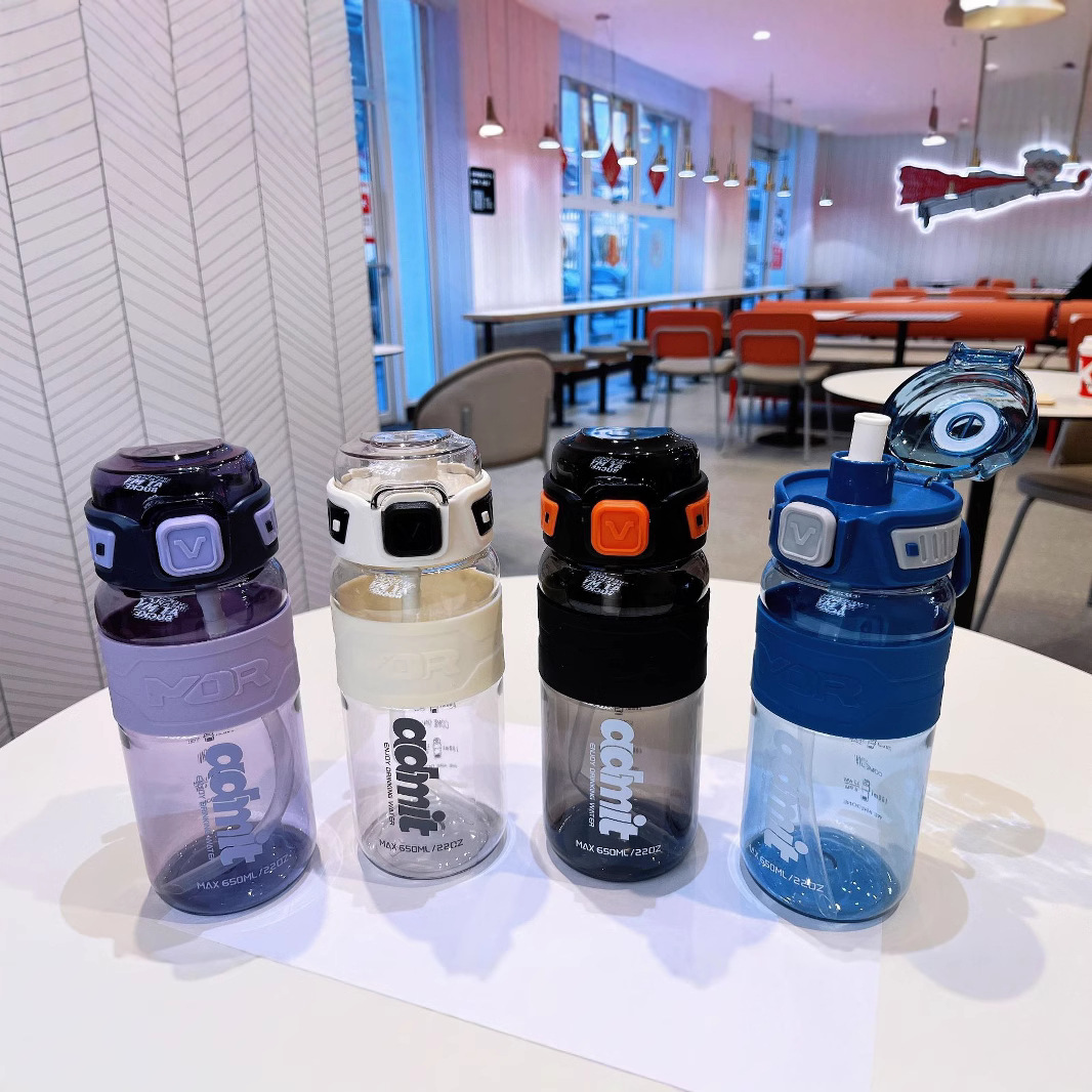 Yitong nuevo producto taza de agua deportiva taza de plástico para niños de gran capacidad botella de fitness portátil para estudiantes de verano resistente a altas temperaturas