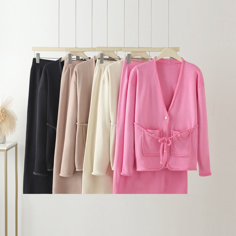 Damenbekleidung Nischendesign Strickpullover Zweiteiler einfarbig lässig Duftstil Jacke geflochtener Gürtel Anzug Rock Temperament Damen_voghion.com