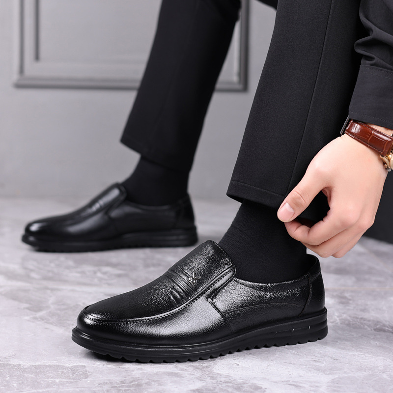 [una] 2023 nuevo hombre de moda zapatos de cuero casuales con suela suave zapatos de soja con suela plana zapatos de papá
