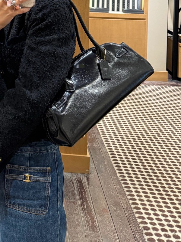 2025新款Empire Carryall 34高级质感油蜡皮法棍腋下包单肩手提包|undefined