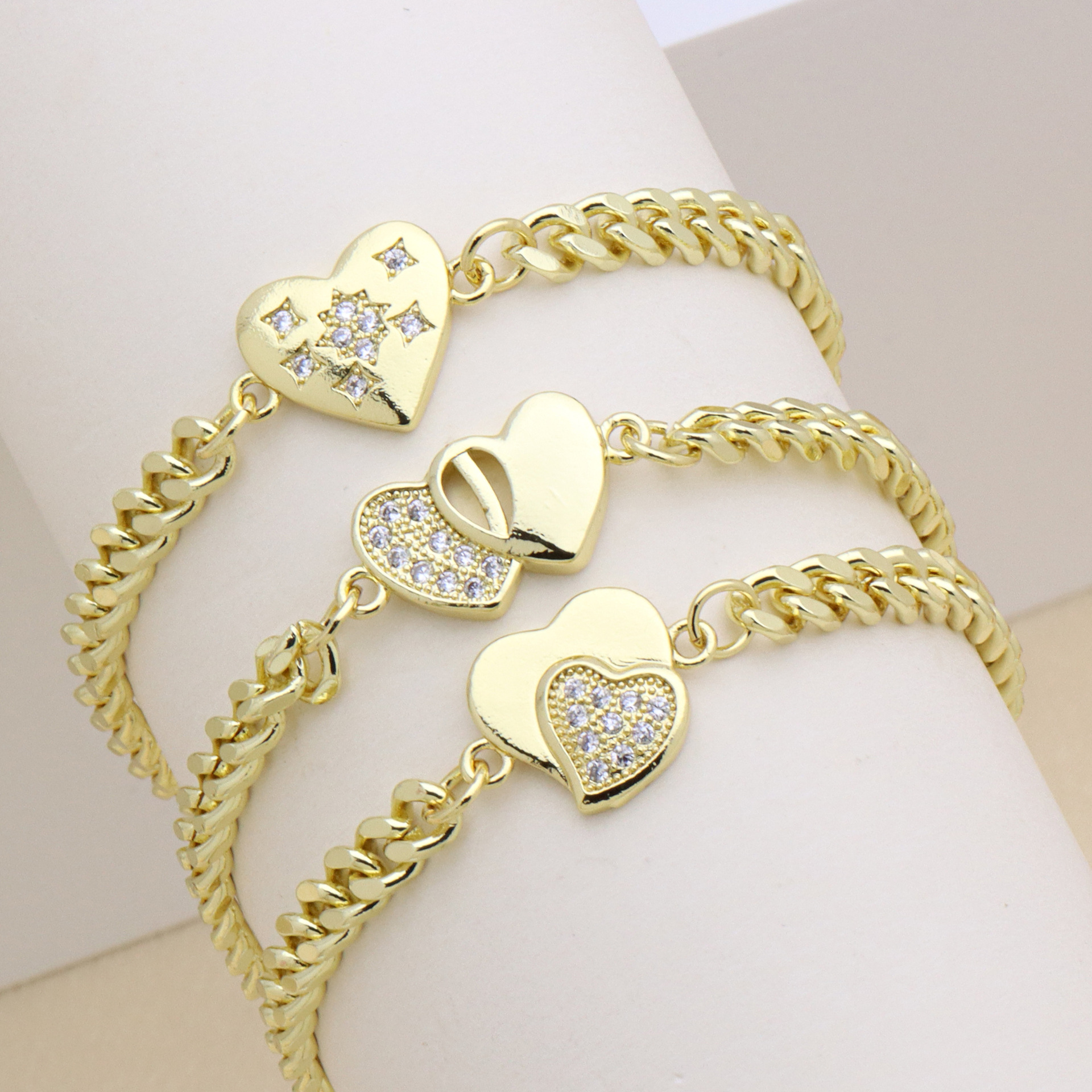 Großhandel Schmuck Einfacher Stil Stern Herzform Kupfer Zirkon Inlay Armbänder Kubanische Gliederkette Panzerkette display picture 2