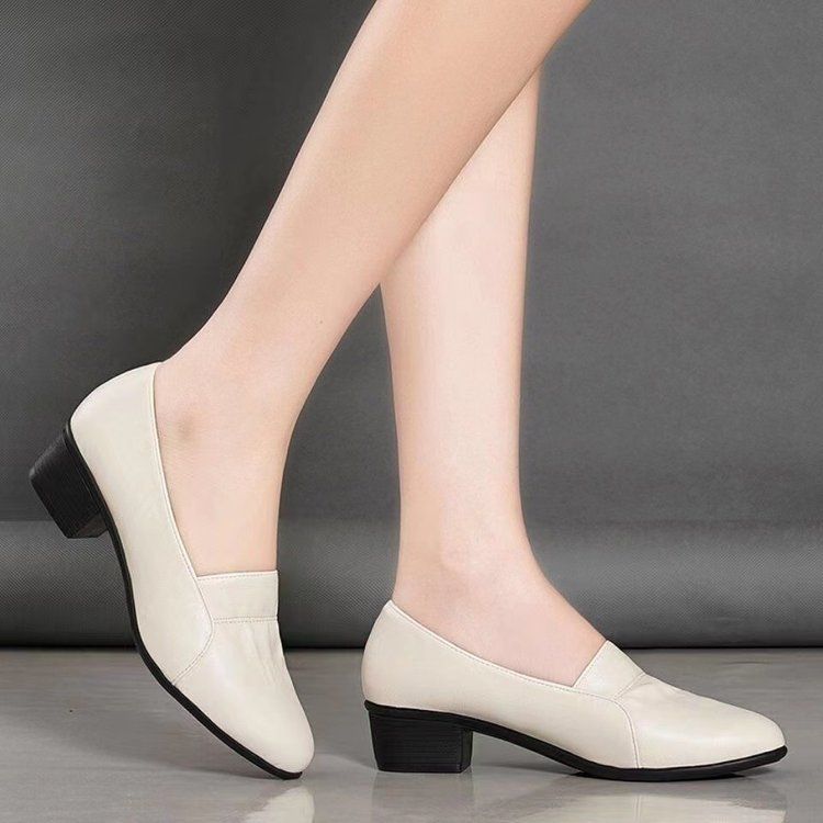 Suela suave de cuero de moda madre nueva primavera y verano zapatos de mujer zapatos de trabajo cómodos antideslizantes zapatos de cuero versátiles tacones gruesos
