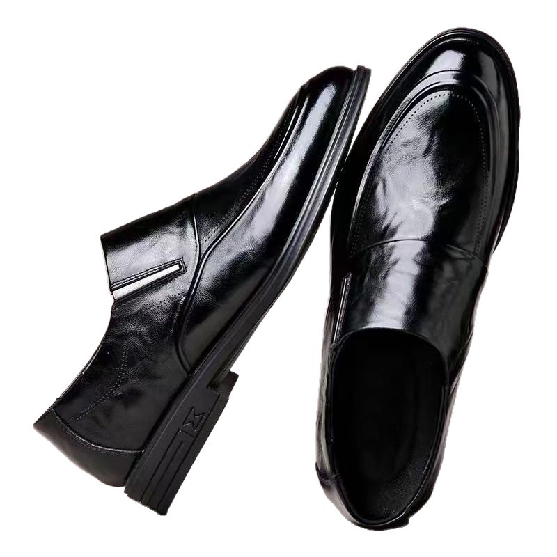Zapatos de cuero para hombre otoño y invierno vestido de negocios de cuero suave con suela suave punta de casamiento novio zapatos de traje de pedal