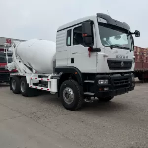 Heavy-duty HOWO 6*4 concrete mixer truck, 6-12 cubic meter cement mixer truck, heavy-duty concrete mixing and transport vehicle