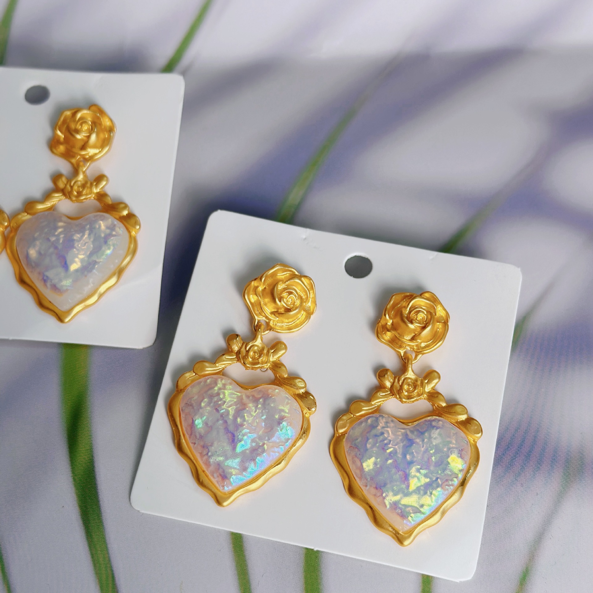 24g Weight Alloy Ear Needle Material Drop Earrings Classification 1 Pair Quantity Banquet, Daily, Party Occasion Alloy Material Heart Shape Pattern Women's Gender Casual, Retro Style 1 Pair Casual Retro Heart Shape Alloy Drop Earrings 3
