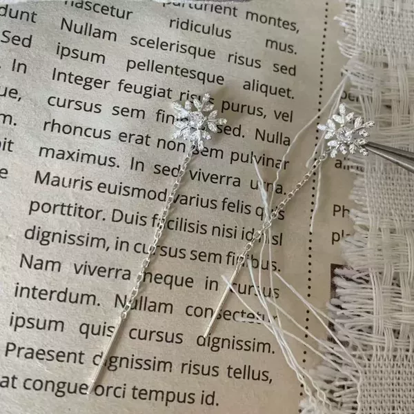 Earrings with tassels, with snowflakes
