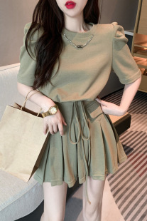 2025 New Summer Style Hong Kong Style Chic Design Puff Sleeve T-Shirt + Pleated Skirt Two-Piece Set for Women