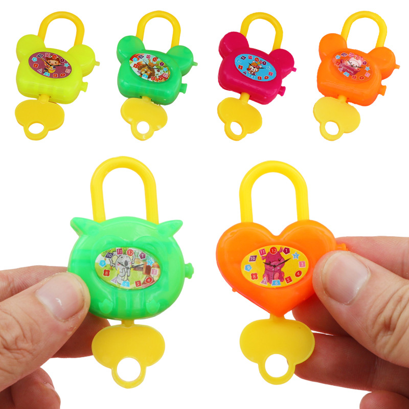 Juguetes de plástico para niños cerradura jardín de infantes pequeños regalos juguetes de recompensa empujar pequeños regalos puestos de suministro de juguetes
