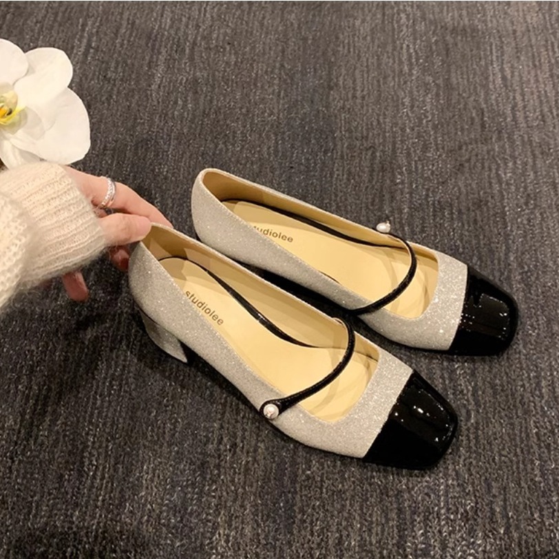Nuevo brillante banquete de otoño de la uva de la madre, un pequeño viento fragante con una cabeza cuadrada con tacones gruesos, zapatos de Mary Jane.