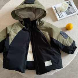 儿童连帽冲锋衣男夹棉冬款小童拼色棉衣洋气潮宝宝贴标外套女加厚