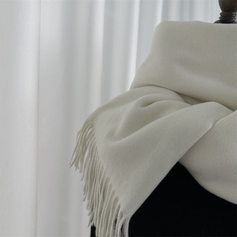 2023 nouveau monochrome pour femme, style décontracté japonais coréen, écharpe chaude, châle à la mode, peau de mouton d'automne et d'hiver_voghion.com
