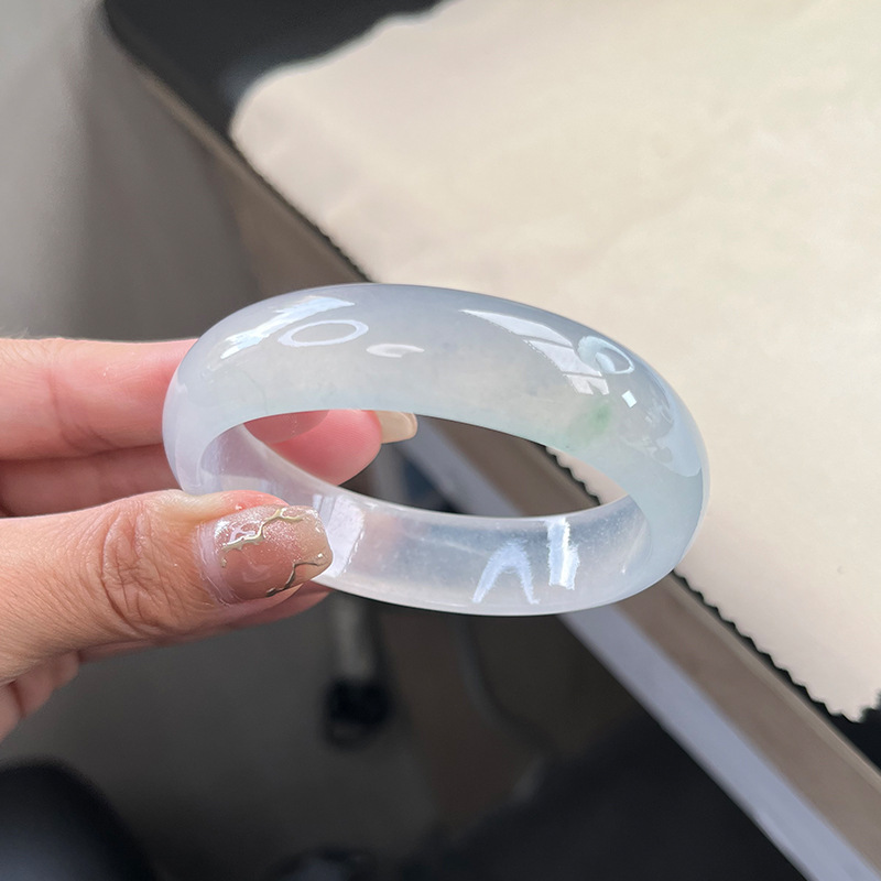 Natürliches burmesisches Typ-A-Jadeit-Armband, Jade-Armreif_voghion.com