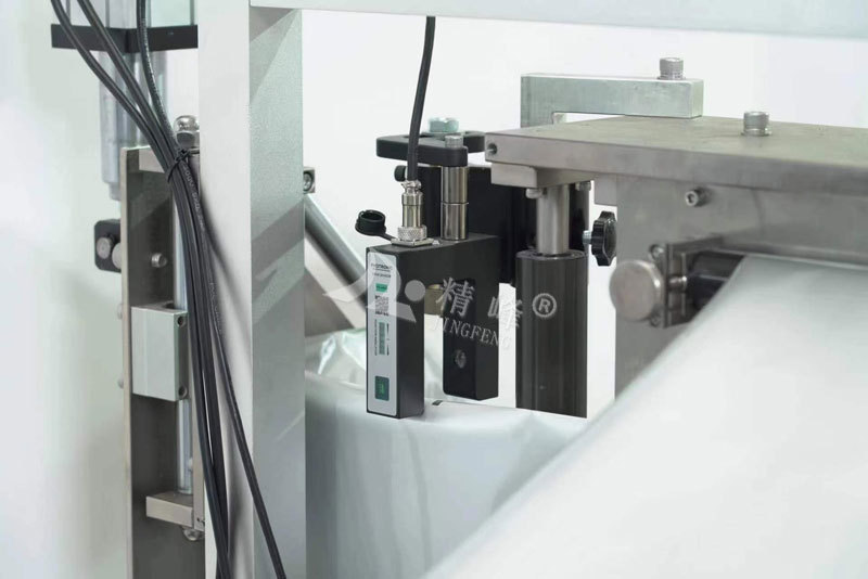 四边封湿巾包装机