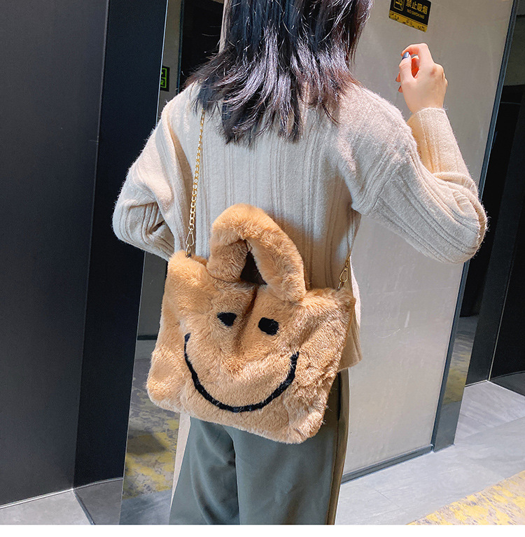 Plüsch Süßes Smiley-gesicht Große Kapazität Kette Frauen Tasche 2021 Neue Plüsch Mode Koreanische Version Ins Herbst Beutel Tasche display picture 1