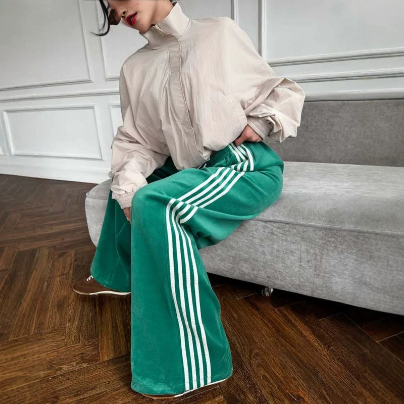 2026 New European and American Retro Velvet Side-Striped Wide-Leg Pants for Women, High-Waisted Drawstring Casual Sports Sweatpants
