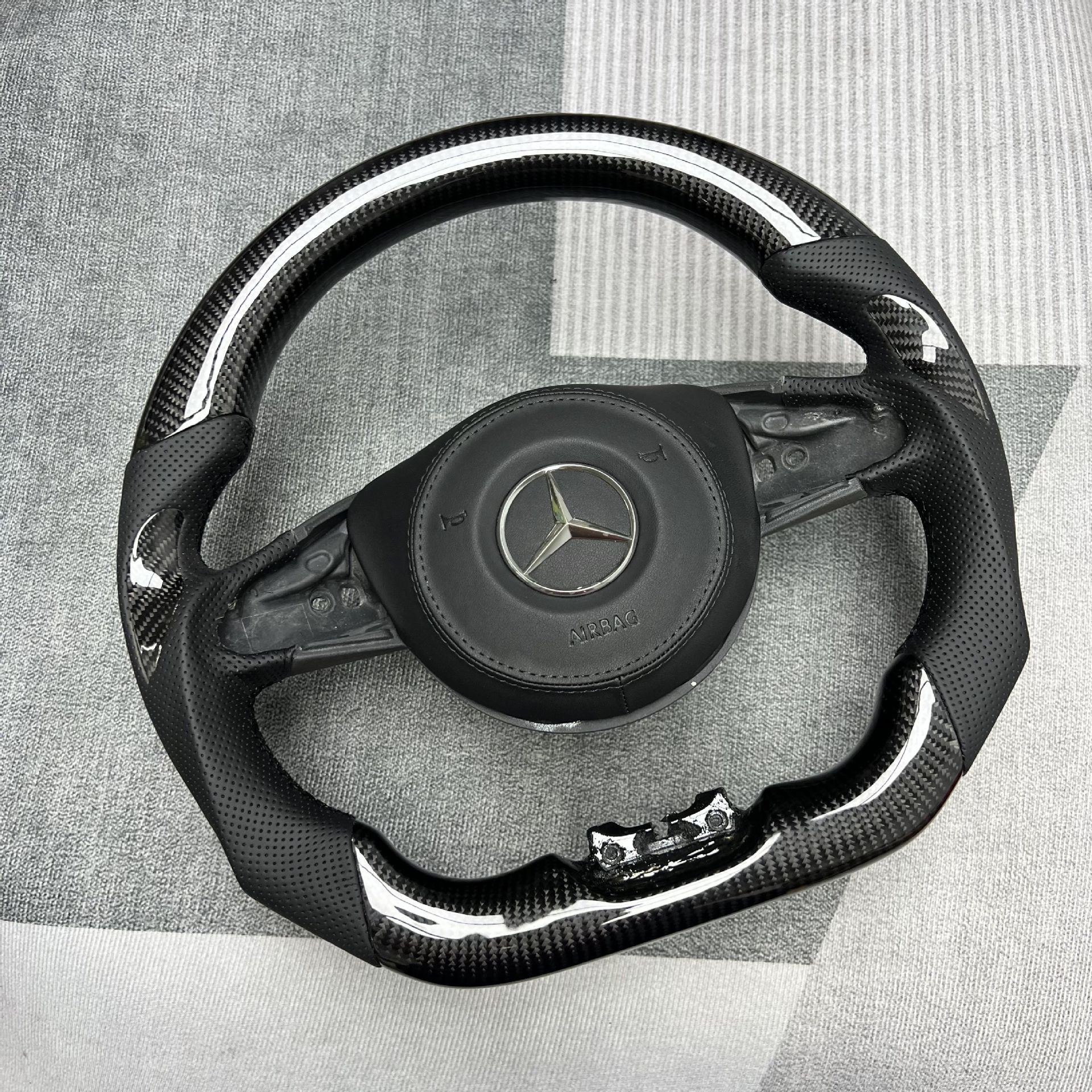 Source Factory Car Steering Wheel Modification, Suitable for Mercedes E-Class Car Carbon Fiber Steering Wheel Processing and Customization