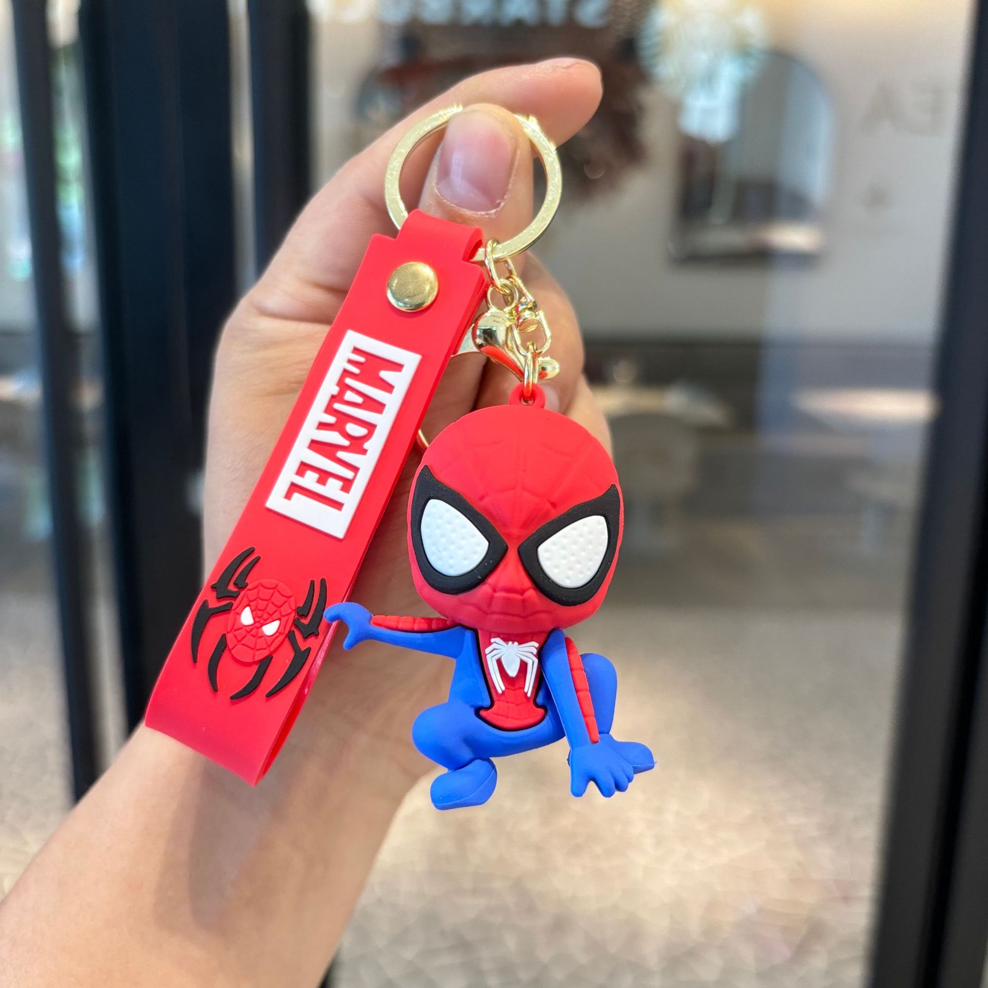 Cartoon Spider-Man llavero de PVC muñeca bolsa colgante Capitán América llavero hecho a mano pequeño regalo