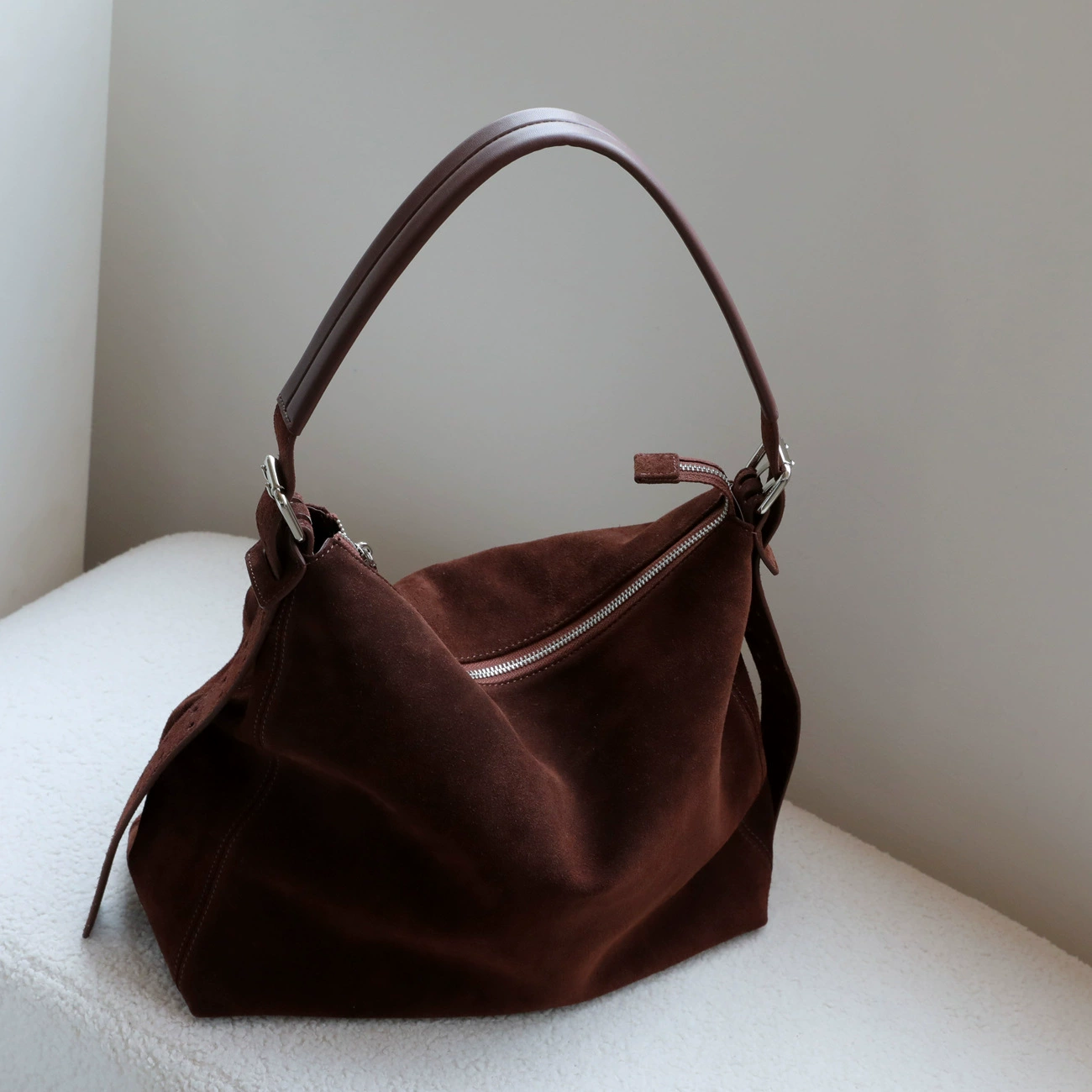 Shoulder bag, matte leather capacious one-shoulder bag, high-quality style