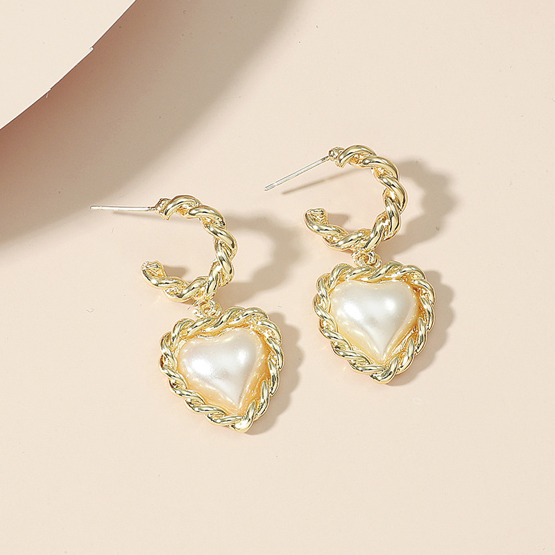Fashion Twist Heart-shape Pearl Alloy Earrings Wholesale display picture 3