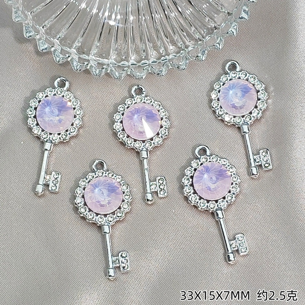 Exquisitos accesorios de joyería colgante de diamante de alta protección ultravioleta al por mayor collar DIY artesanal colgante de materiales de ropa de pulsera