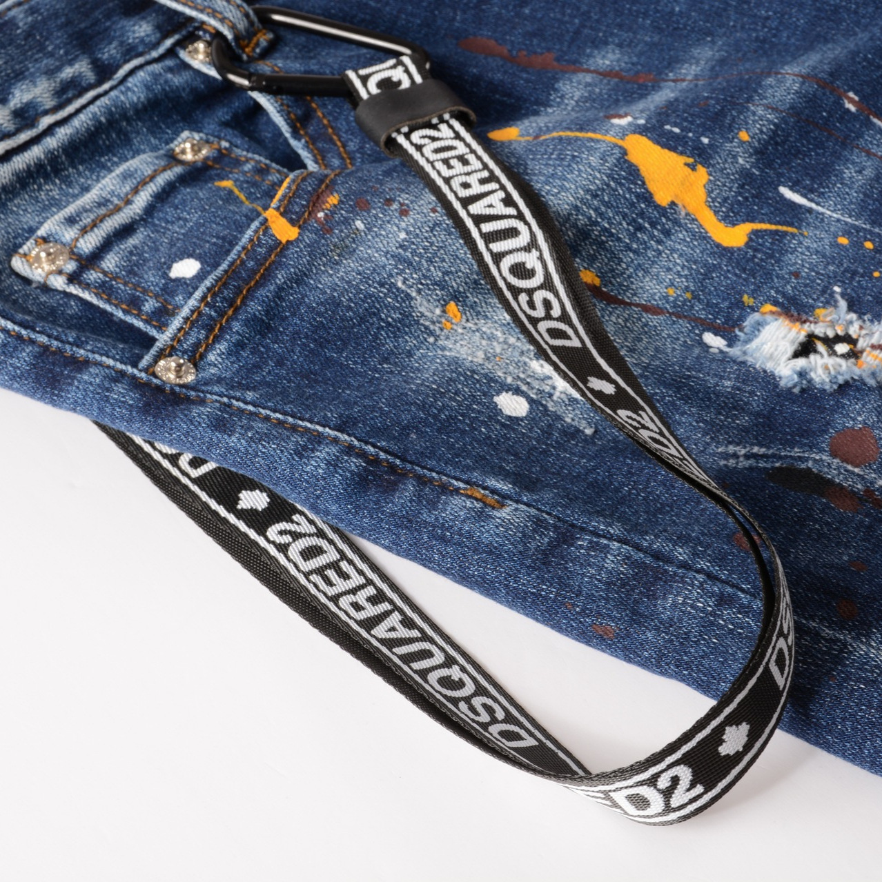 Marca de moda italiana europea y americana DSQ2 pintado a mano pintura rasgada parche elástico de cinco puntos pequeños pantalones vaqueros rectos para hombres