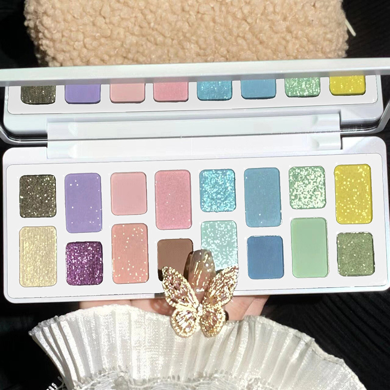 Disco de sombras de ojos de 16 colores DIKALU 2024 nuevo maquillaje ligero diario, maquillaje de juego de color, corazón, polvo gris, azul, humo negro