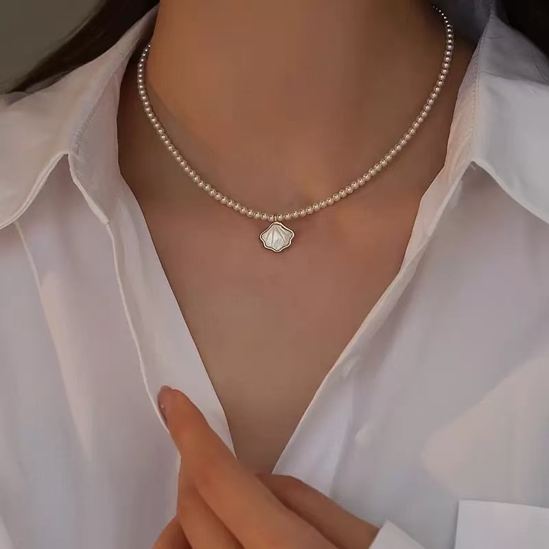 Pearl necklace, French style light luxury, minimalist design, elegant neck chain, pearl necklace for women, pearl necklace.