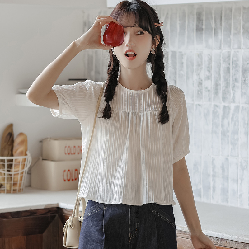 Actual Shot Of Summer Style Simple Pullover Small Fresh Round Neck Pleated Design Short-sleeved Chiffon Shirt Top For Women