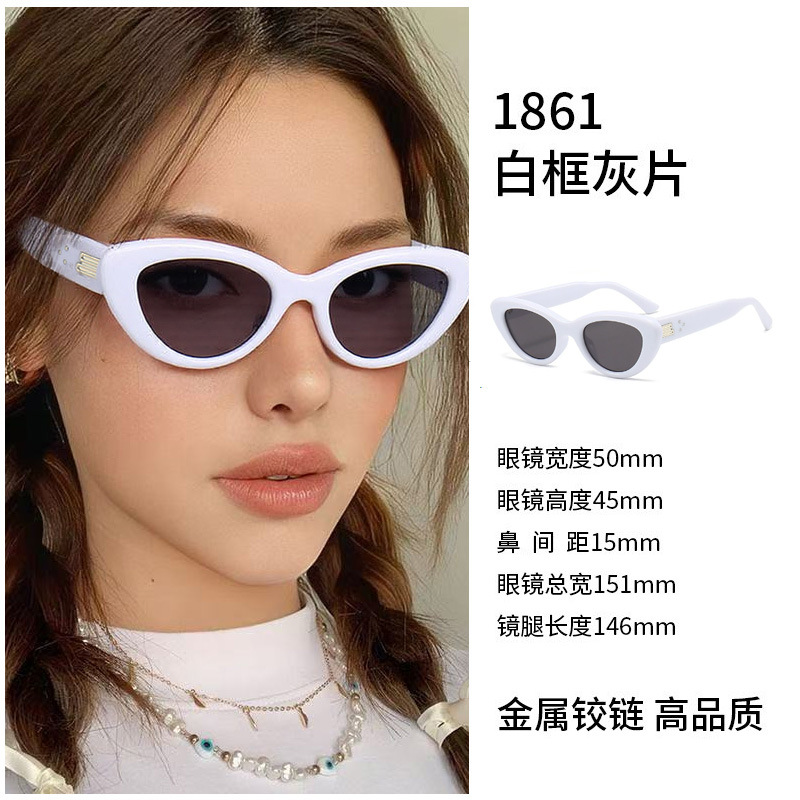 1861-white frame Gray