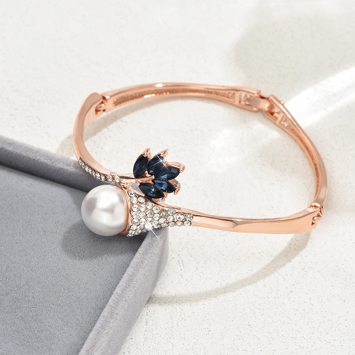 Europa y los Estados Unidos de venta caliente irregular y asimétrica serie de fabricantes de pulseras de diamantes de perlas venta directa al por mayor joyas de mano para mujeres image 8