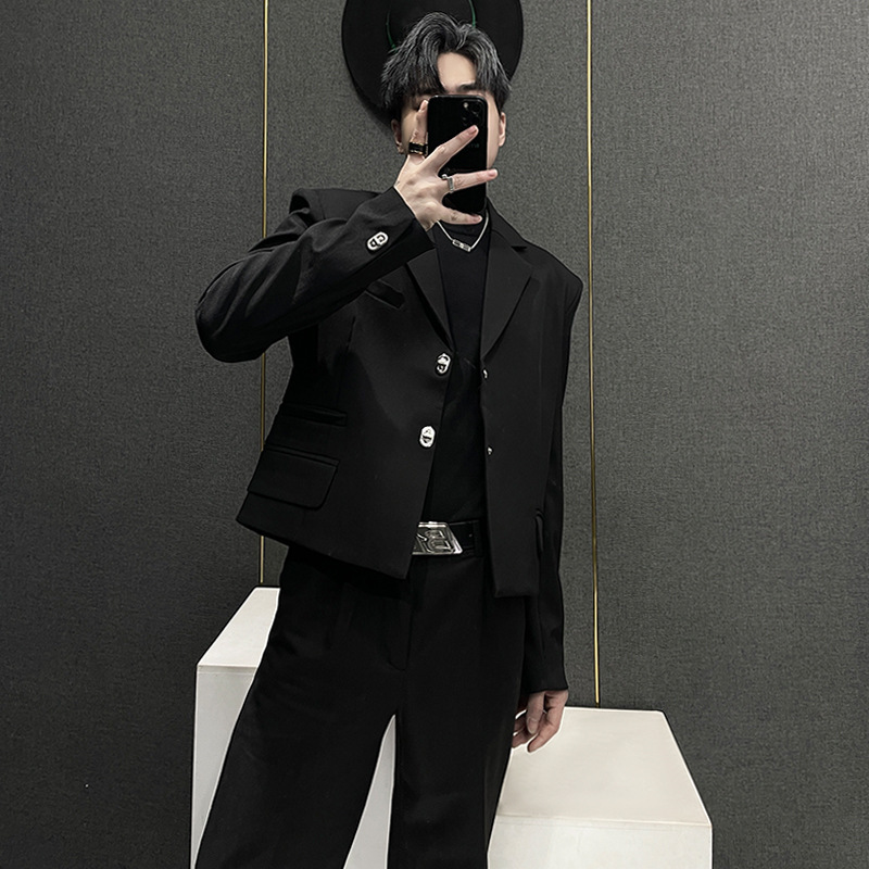 Niche Black Padded Shoulder Short Blazer for Men, Korean Style, Spring and Autumn, Slim Fit, Height-Enhancing, Casual Suit, Trendy