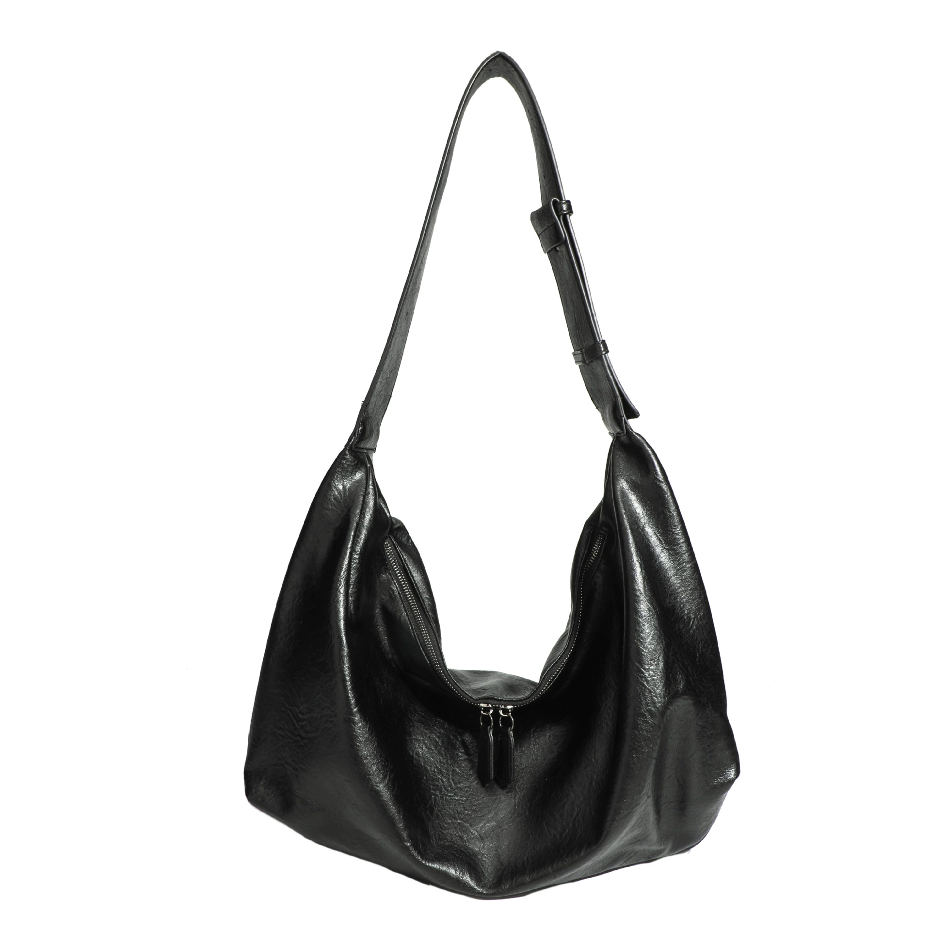 Retro capacious black shoulder bag, one-shoulder bag
