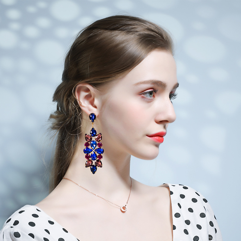 Tendance Européenne Et Américaine Nouvelles Boucles D&#39;oreilles À Fleurs Géométriques En Diamant Couleur Alliage display picture 5