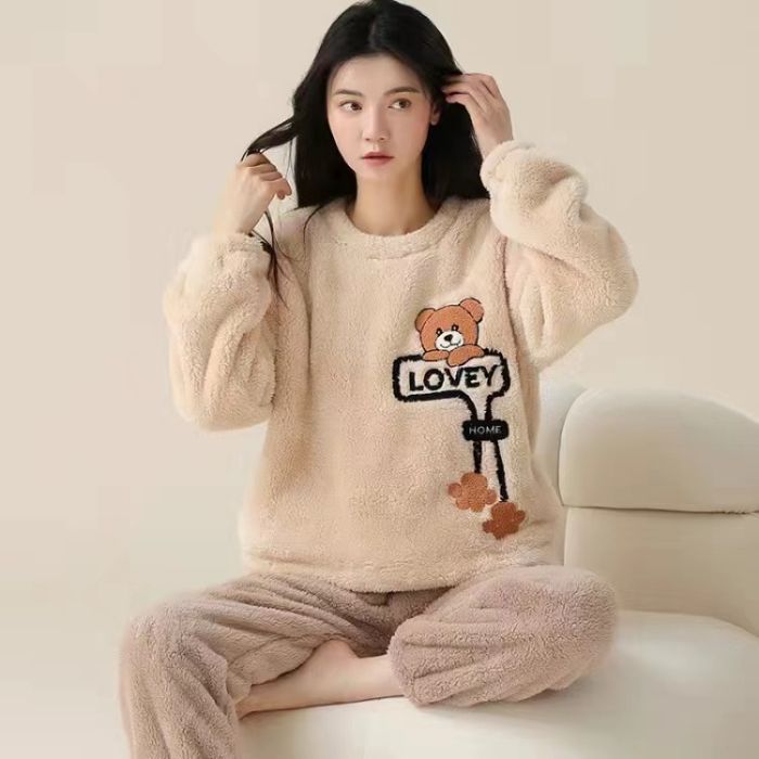 Transfronteriza mayorista otoño invierno pijama franela espesa mujer dulce dibujos animados casuales mangas largas chaqueta explosiva ropa para el hogar