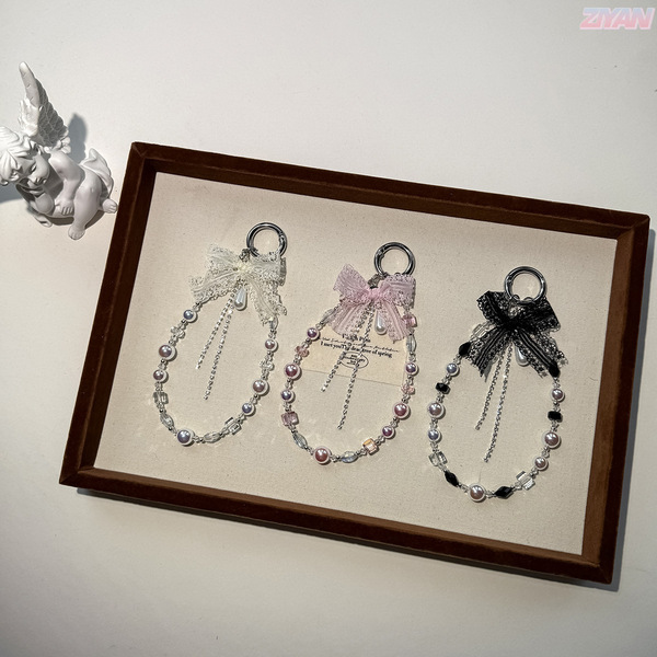 Fashionable elegant keychain with bow