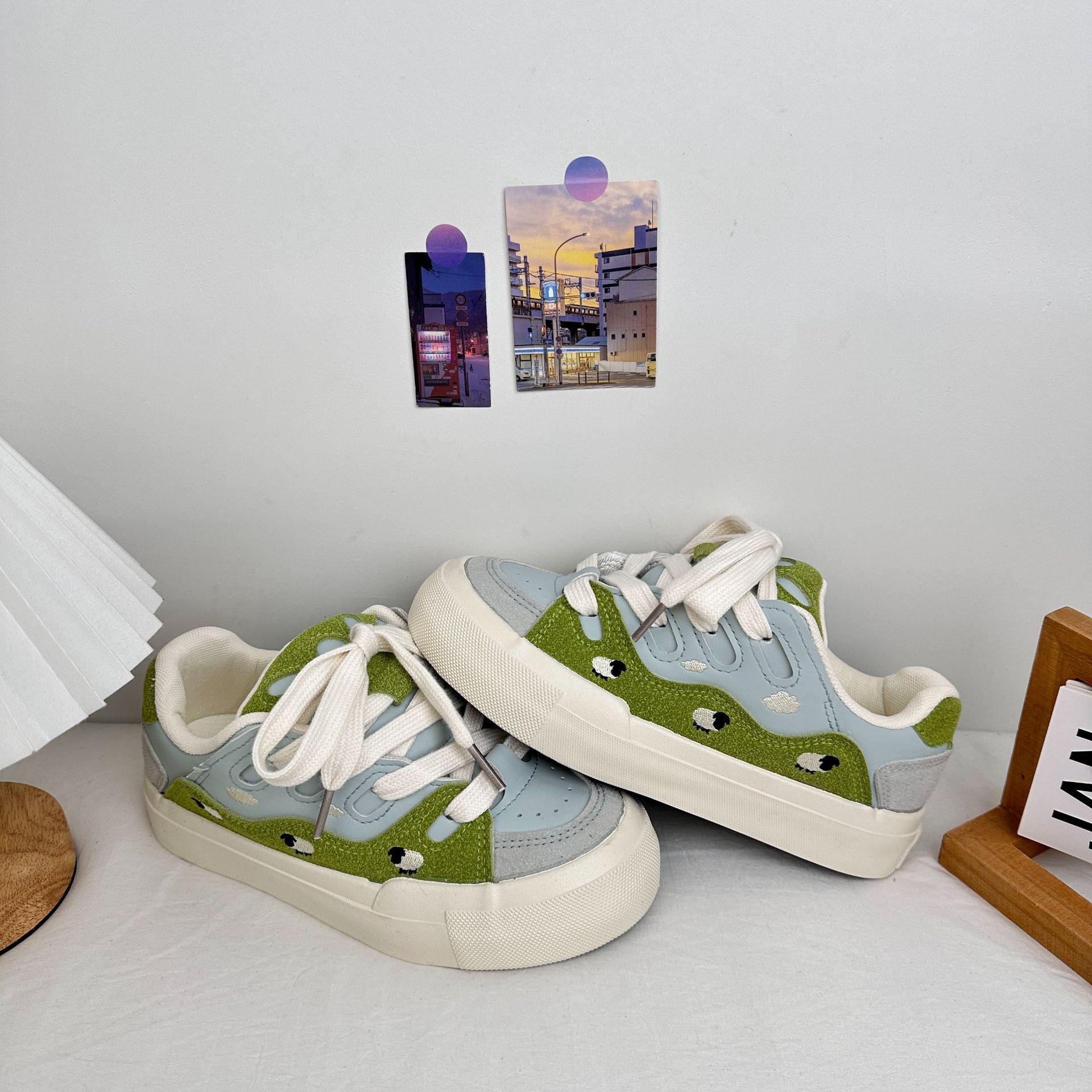 Far Wave 2025 Spring Student Low Colging Shoes Versión coreana de los zapatos de skate de tendencia de todo fósforo Zapatos de lona estilo Hong Kong cabello femenino