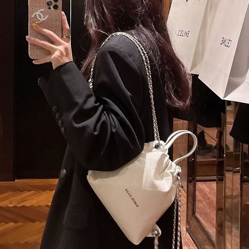 Xiaoxiangfeng rhombus chain backpack 2024 new soft leather handbag small bag niche design fashionable backpack trend