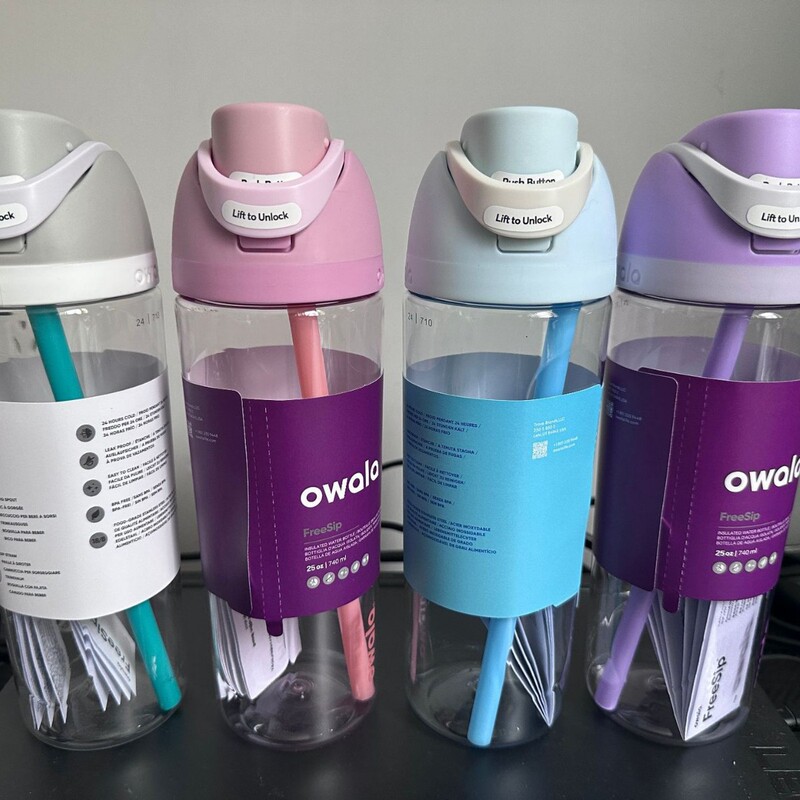 New Owala Sports Water Cup, Freesip Straw Cup, Outdoor Fitness Portable Water Cup, Sports Plastic Cup with Handle New Owala Sports Water Cup, Freesip Straw Cup, Outdoor Fitness Portable Water Cup, Sports Plastic Cup with Handle