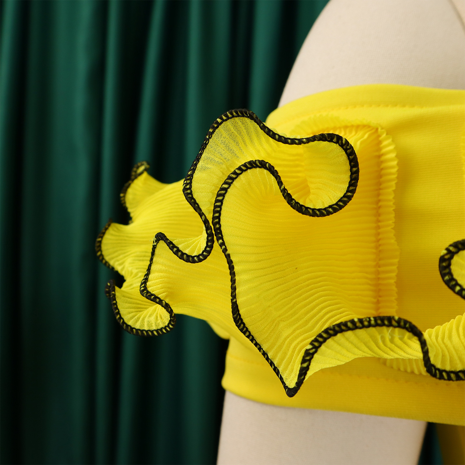 abbigliamento donna sexy attillato tinta unita monospalla arricciato spalle scoperte manica corta tuta commercio estero_voghion.com