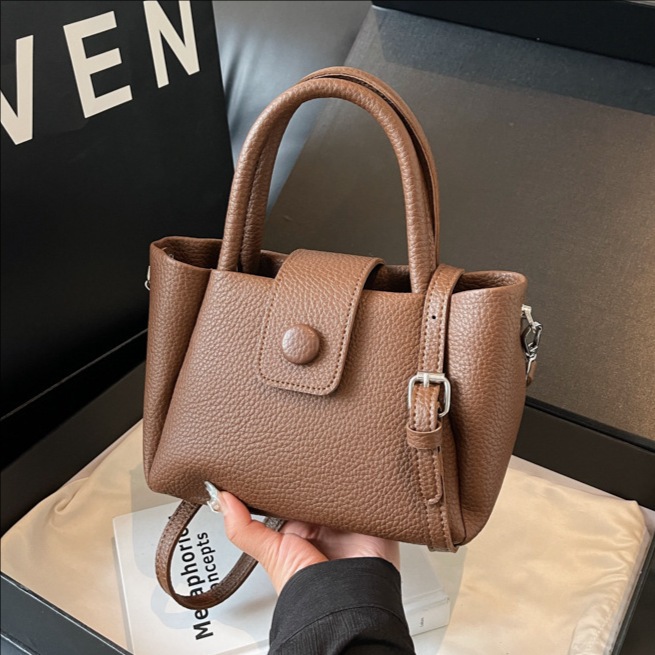 Bolso retro transfronterizo simple bolso de cubo de agua mujer otoño / invierno 2025 nuevo tipo de bolso de hombro casual bolso de moda