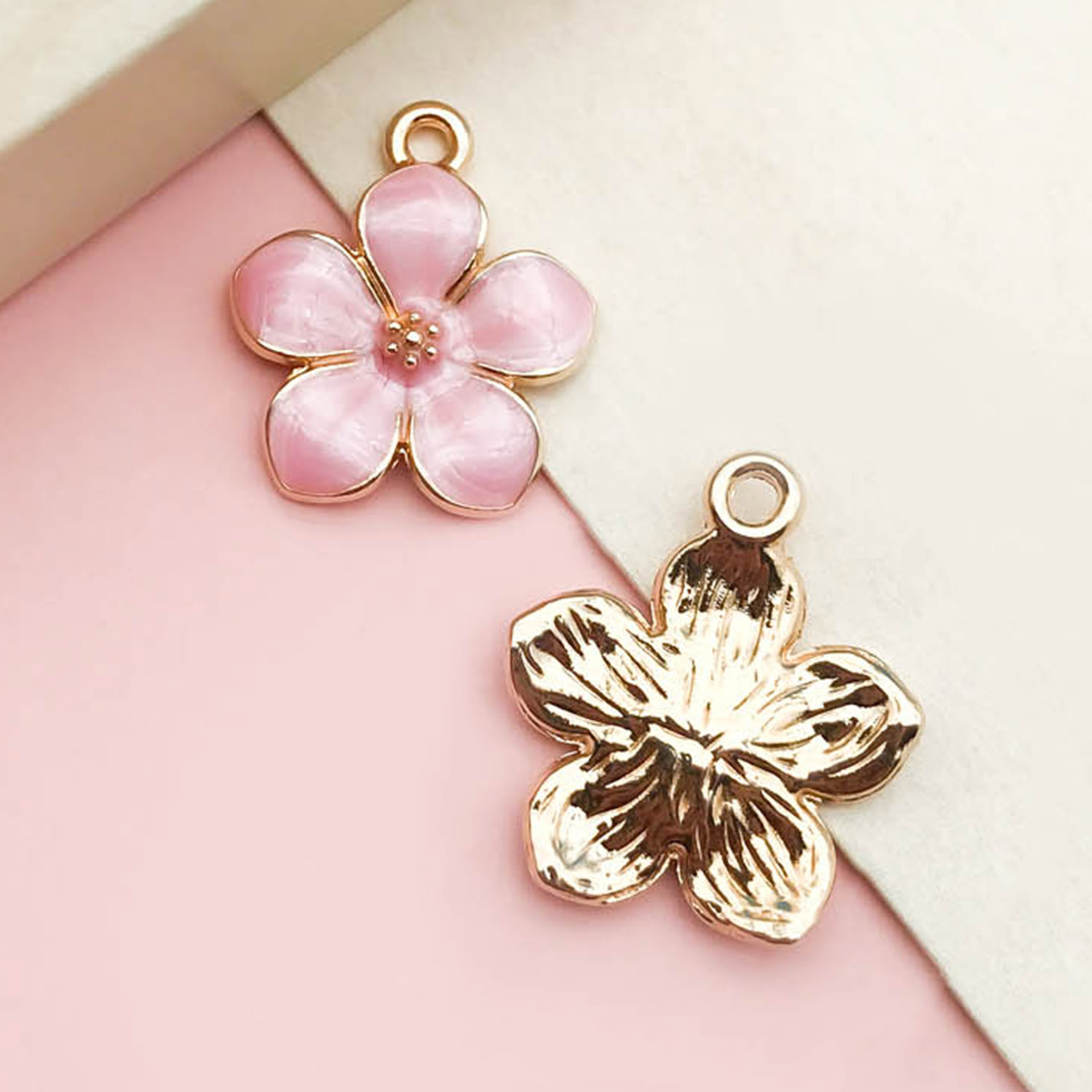 1 Rosa Conchas sirena flor conejo aleación gota colgante de aceite simple joyería material fábrica al por mayor