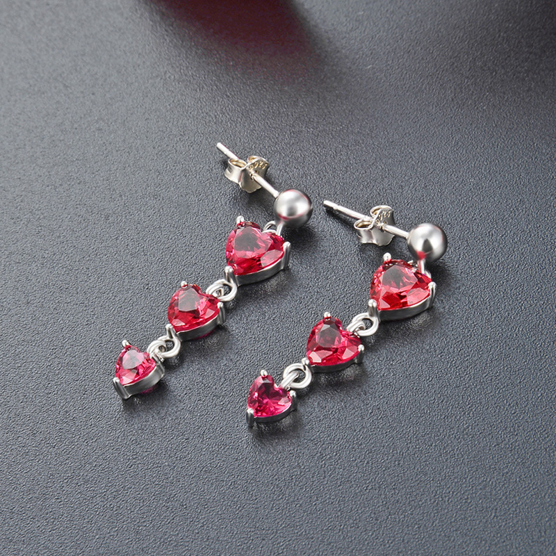 Japonés y coreano romántico Qixi rojo corazón pendientes de las mujeres para los amantes S925 plata esterlina con incrustaciones de cristal en forma de corazón pendientes